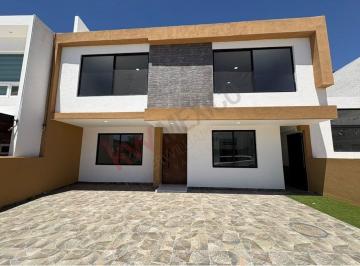N/A · Casa en Venta con Recámara en Planta Baja en Lomas de Juriquilla