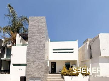 Casa de 3 habitaciones, Querétaro · Casa en Venta en El Refugio con Recámara en Pb.