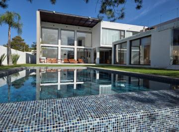 Casa de 5 habitaciones, León · Venta de Residencia en El Bosqque con Alberca