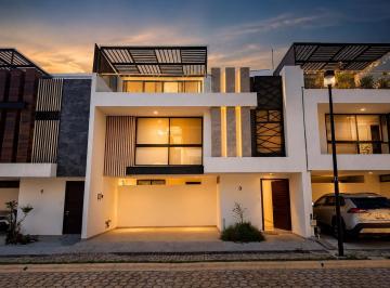 Casa · 189m² · 3 Recámaras · 2 Estacionamientos · Casa en Venta en Lomas de Angelopolis III, Cascatta, 3 Recamaras y Roofgarden.