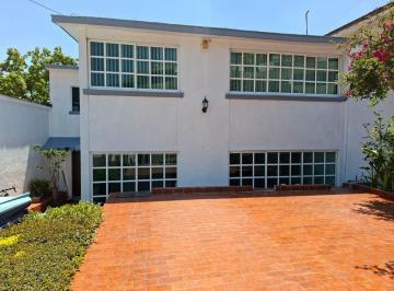 Casa · 230m² · 3 Recámaras · 3 Estacionamientos · Venta de Casa