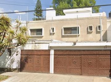 Casa de 5 habitaciones, Coyoacán · Casa en Venta en del Carmen, Coyoacán