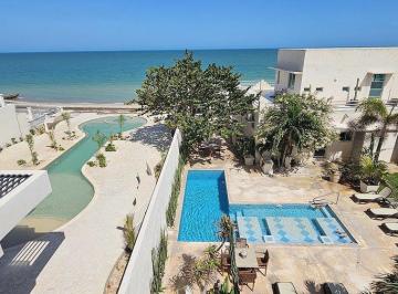 Casa · 273m² · 3 Recámaras · 1 Estacionamiento · Venta Espectacular Villa de 3 Recamaras con Paneles Solares Frente Al Mar en Chelem Puerto Yucatan
