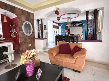 Casa de 3 habitaciones, Campeche · En Venta Casa de 3 Recamaras Cerca de Plaza Galerias y Malecon de Campeche