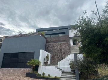 Casa de 7 habitaciones, León · Casa de Lujo en Venta en Misión La Cañada con Alberca, 7 Recamaras, 6 Baños y 6 Estacionamientos