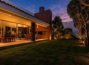 Casa · 295m² · 2 Recámaras · 2 Estacionamientos · Casa en Venta en Fracc El Lucero, Puebla Amplio Jardin