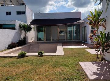 Casa · 185m² · 3 Recámaras · 3 Estacionamientos · Casa de Una Planta en Venta