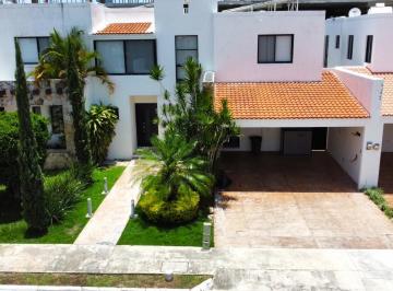 Casa · 253m² · 3 Recámaras · Casa Equipada en Renta, Residencial Cocoyoles, Paneles Solares