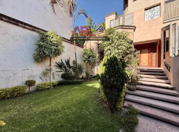 Casa · 280m² · 4 Recámaras · 9 Estacionamientos · Casa en Renta con Uso de Suelo en La Colonia del Valle