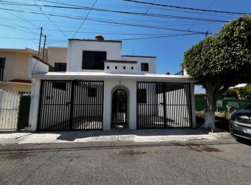 Casa · 170m² · 3 Recámaras · 2 Estacionamientos · Renta Casa en El Pueblito Corregidora Queretaro