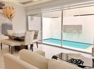 Casa · 179m² · 3 Recámaras · 3 Estacionamientos · Casa en Venta | Master Suite Tipo Boutique con Jacuzzi - Arbolada Cancún