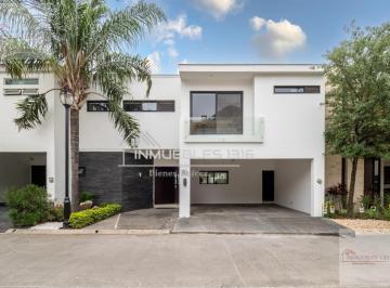 Casa · 400m² · 3 Recámaras · 4 Estacionamientos · Casa en Renta Amuebalda en Lomas del Hípico Al Sur de Mty Zona Sierra Alta