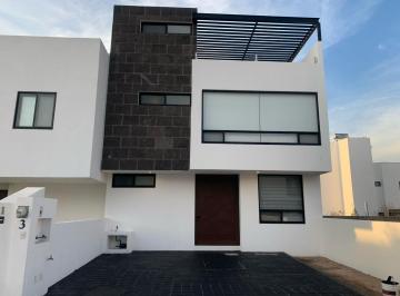 Casa en condominio · 211m² · 3 Recámaras · 2 Estacionamientos · Casa en Condominio en Venta en Cañadas del Arroyo