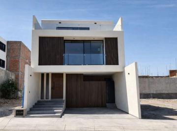 Casa de 3 habitaciones, San Luis Potosí · Hermosa Casa en Venta en Alto Lago Frente a Dog Park