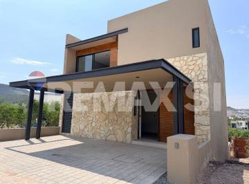 Casa · 250m² · 3 Recámaras · 2 Estacionamientos · Venta Casa Bruma Altozano