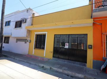 N/A · Encantadora Casa de Una Planta en El Corazón del Centro: Amplia, Cómoda y en Excelente Ubicación