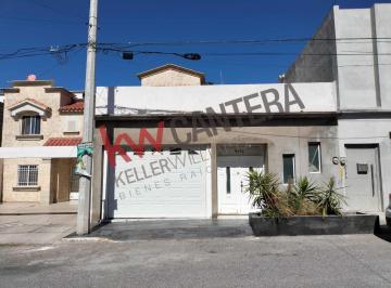 N/A · Casa en Fraccionamiento Privado en Quinta Versalles en Zona Romanzza