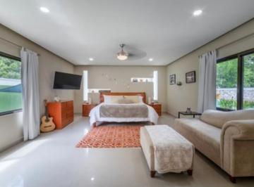 N/A · Casa en Venta con 3 Suites Independientes: Ideal Para Coliving o Renta Vacacional Cerca de La Avenid