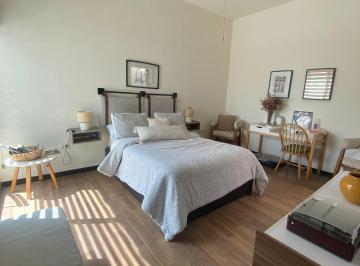 N/A · Casa en Venta en Circuito Privado con Alberca, Villa de Las Palmas - 3 Recámaras