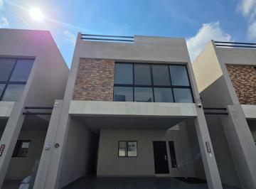 N/A · Casa en Venta Ideal Para Familas Que Buscan Ampios Espacios Privacidad Alta Pusvalia