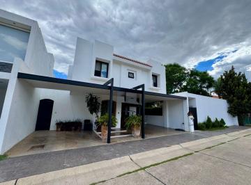 Casa de 3 habitaciones, León · Casa y Terreno Juntos en Venta en El Club de Golf La Hacienda