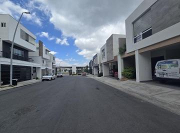 a8650de96a6c01e799d6a9fed6eb1939ccddf981cbb18d72fe6b4624f25990e7 · Casa en Venta en Privada Puerta de Hierro Cumbres