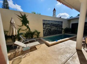 1 · Casa en Renta en El Centro de Mérida con Piscina y Estacionamiento Cubierto
