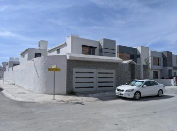 Casa de 3 habitaciones, Saltillo · Bonita y Seminueva en Fraccionamiento Villas Castellana