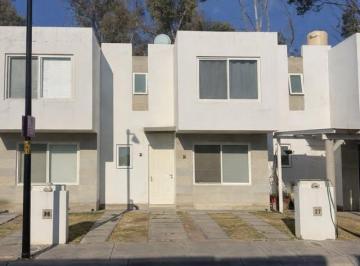 Casa · 105m² · 3 Recámaras · 2 Estacionamientos · Casa en Paseos del Bosque