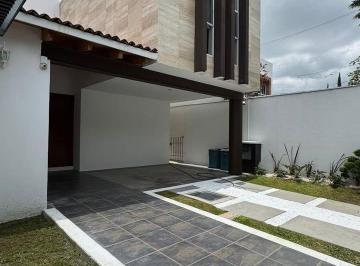 Casa · 300m² · 4 Recámaras · 3 Estacionamientos · Casa Lomas de Juriquilla