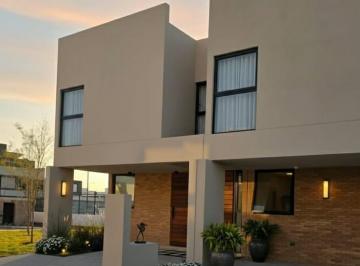 Casa · 153m² · 3 Recámaras · 2 Estacionamientos · Casa en Condominio con Acabados Premium