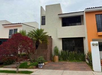 7bb80aa4d5d451561a4c9c3a7a964d6d212522de9c97b19534056cc41dfc590c · Casa en Venta Dentro de Coto con Seguridad en Nueva Galicia Tlajomulco de Zúñiga