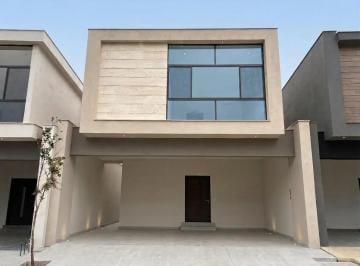 1 · Casa en Venta Vientos del Vergel Zona Carretera Nacional Santiago
