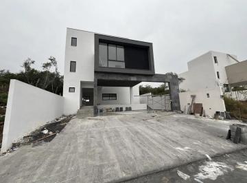 1 · Casa en Venta en La Zona de Carretera Nacional Santiago