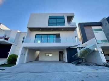 1 · Casa en Venta Sierra Alta Zona Carretera Nacional Monterrey