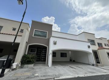 1 · Casa en Venta Lagos del Vergel Zona Carretera Nacional Monterrey