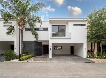 1 · Casa en Renta Lomas del Hipico Zona Carretera Nacional Monterrey
