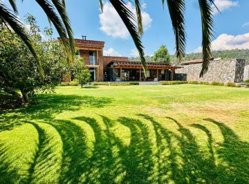 Casa · 200m² · 2 Recámaras · 5 Estacionamientos · Casa de Campo a Solo 20 Minutos de Valle de Bravo y a 10 Minutos de La Carretera de Cuota.