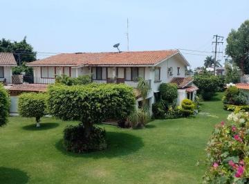 Casa de 4 habitaciones, Cuernavaca · Casa de 254 m² con 4 Recámaras en Venta en Vista Hermosa