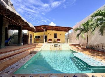 Casa · 271m² · 3 Recámaras · 2 Estacionamientos · Venta de Casa en Chuburna Puerto