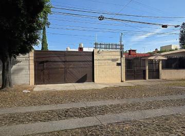 Casa · 900m² · 3 Recámaras · 3 Estacionamientos · Casa en Venta en La Colonia Alamos 1250 m² Zona Exclusiva de Querétaro