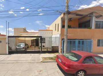 Casa de 3 habitaciones, Aguascalientes · Casa en Venta en Aguascalientes, Versalles. Clm