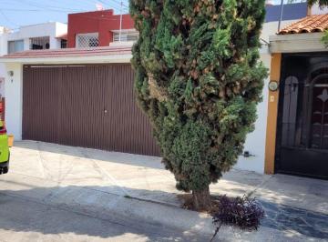 Casa de 5 habitaciones, Zapopan · Casa en Venta en La Estancia, Cerca del Parque Metropolitano