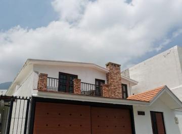 Casa · 360m² · 2 Estacionamientos · Casa en Venta en Cumbres Segubdo Sector