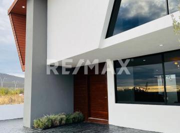 Casa en condominio · 253m² · 3 Recámaras · 4 Estacionamientos · El Encino Residencial Renta de Casa - (4)