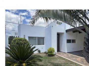 Casa de 3 habitaciones, León · Casa de Una Planta Sin Escalones, Esquina, Frente a Área Verde