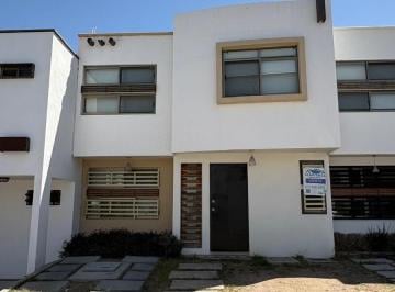Casa · 155m² · 3 Recámaras · 2 Estacionamientos · Casa en Renta Fracc. Portón Cañada