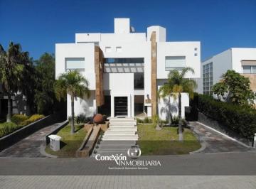 Casa en condominio de 5 habitaciones, Querétaro · Casa en Condominio de 850 m² con 5 Habitaciones en Venta y Renta en Jurica