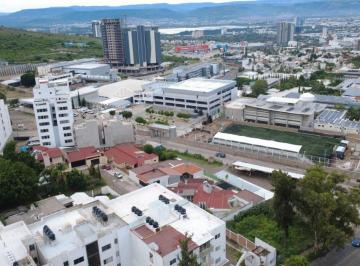 Casa de 5 habitaciones, León · Casa en Venta en León Guanajuato Sobre Av Universidad, Junto a La Salle Universidad