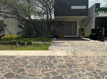 Casa · 285m² · 4 Recámaras · 4 Estacionamientos · Casa en Venta Fracc. Bosque Azul